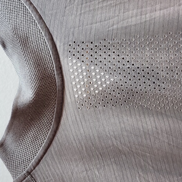 Men's Lululemon Shirt - Picture 7 of 9